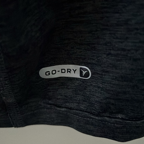 Old Navy Active Go-Dry Men's T-Shirt - Picture 3 of 4